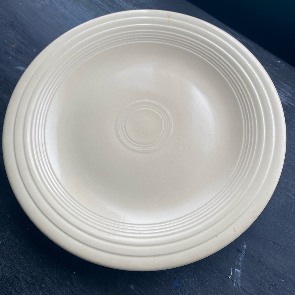 vintage fiesta fiestaware ivory 10-1/2” dinner plate